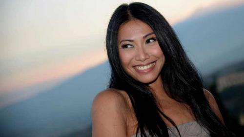 Anggun &agrave; le coeur sur la main